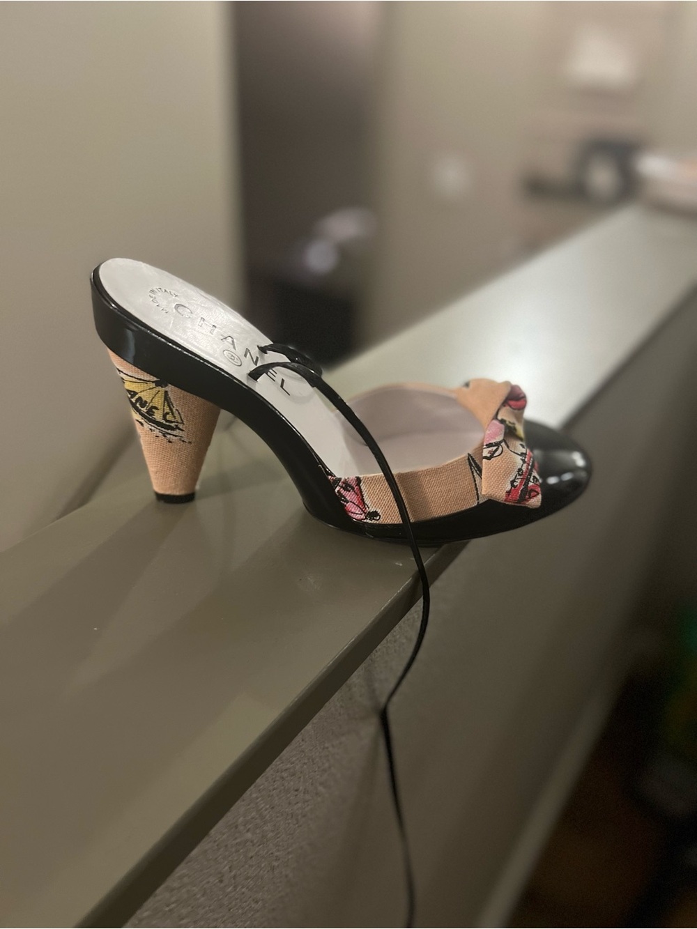 Black CHANEL Patent High Heel Sandals with Painted Nude Ankle Accent never worn - Picture 4 of 6
